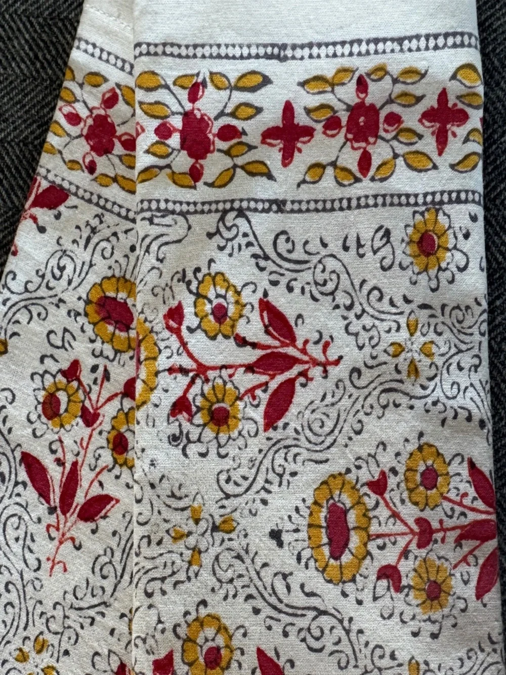 NWOT, NATURAL HABITAT, BLOCK-PRINT FLORAL NAPKINS, SET OF 2-CREAMS/REDS/YELLOWS